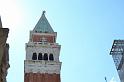 DSC_0127_De klokkentoren San Marco wordt bekroond door een piramidale spits_op de top  een gouden windwijzer in de vorm van aartsengel Gabriel